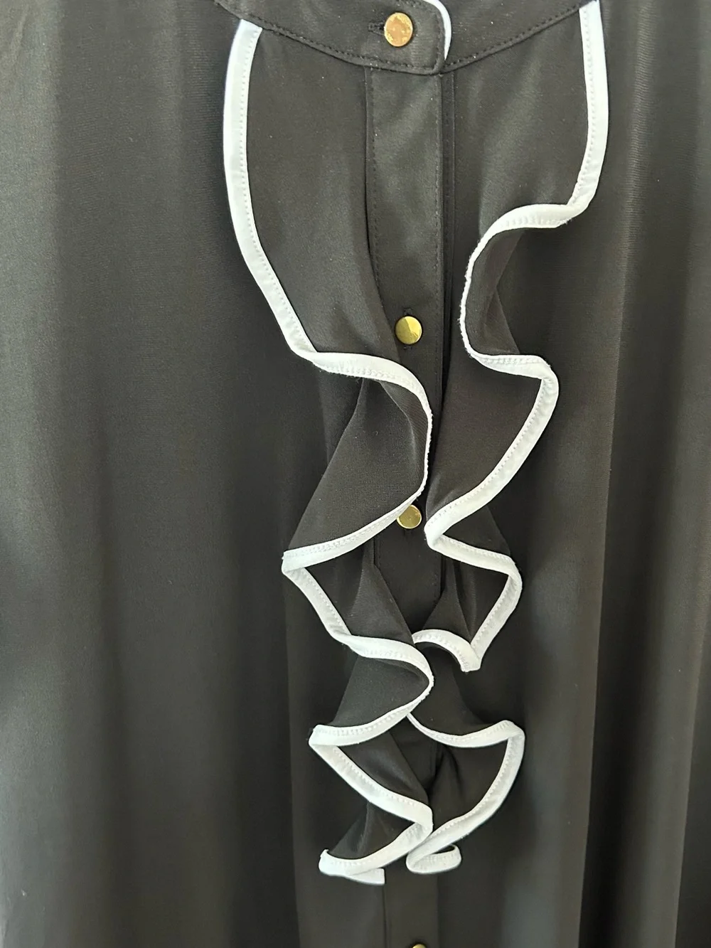 Cable & Gauge Black Sleeveless Blouse with White Logo Trim - Picture 1 of 7